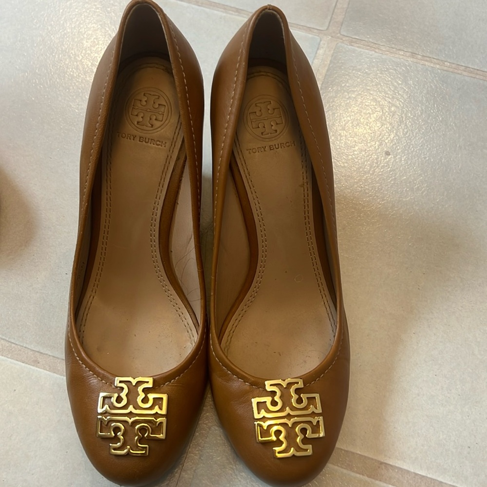 Tory Burch- Camel Leather Wedges